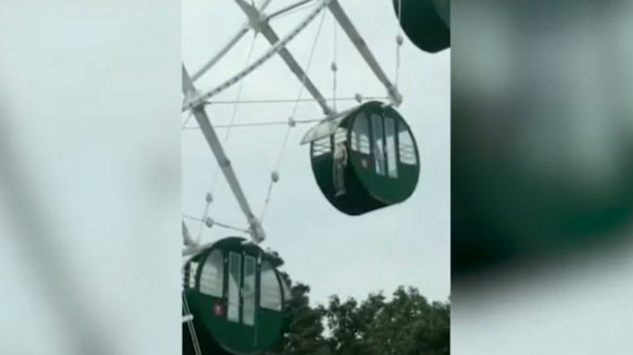 Por ahorrarse 3 mil pesos padres casi lamentan la muerte de su hijo en la rueda de Chicago