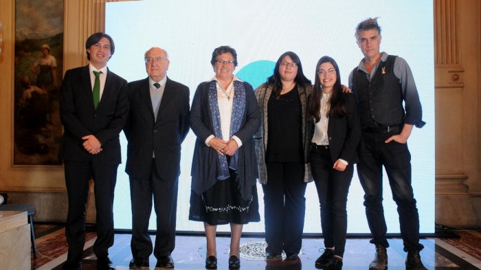 Creador del proyecto que busca retirar tonaladas de plástico del mar fue elegido como Chileno del Año 2018