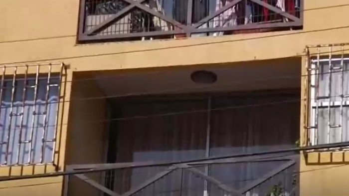 Una mujer salvó la vida de un niño que cayó desde un edificio en Iquique