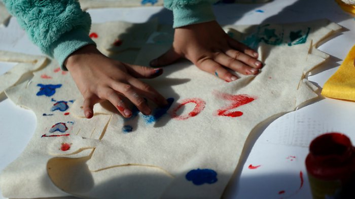 Niño de 7 años le ofreció el dinero que le había dejado el “ratón de los dientes” a ladrones que golpeaban a su mamá y abuelita