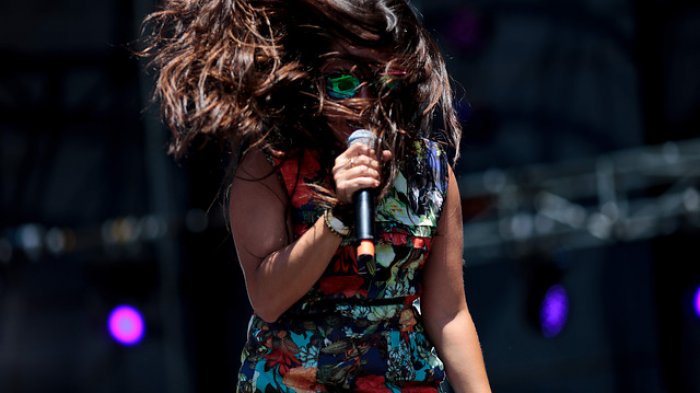 Fatal concierto: Mujer falleció sobre en escenario mientras ofrecía un show musical