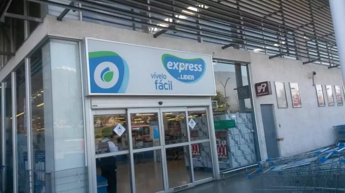 Ordenan a supermercado indemnizar a cliente acusado falsamente de robo