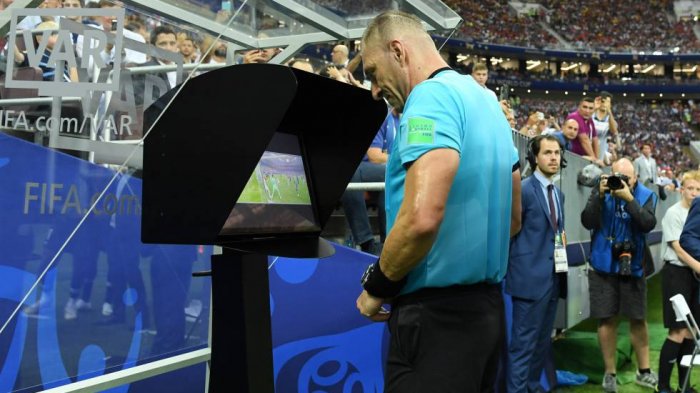 Asegura que inventó el VAR: Ingeniero boliviano demandará a la Fifa por US$100 millones