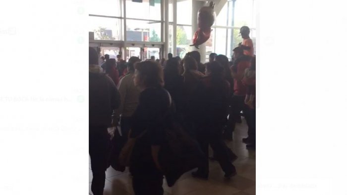 Incendio obliga a evacuar a Mall Plaza Alameda