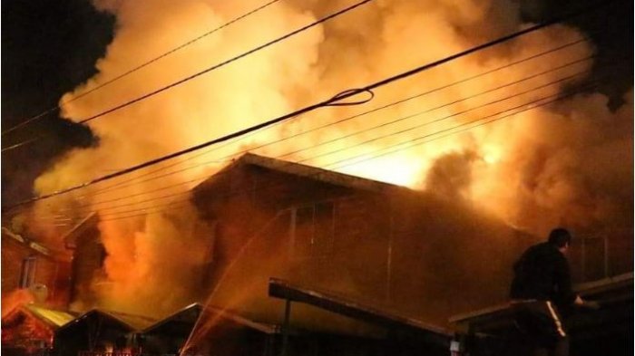 Incendio en Valparaiso dejó 6 casas destruidas y 30 damnificados