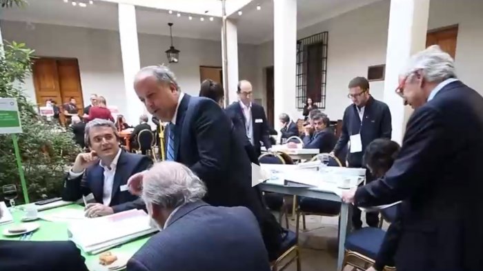 Alianza inédita: Académicos, sociedad civil y empresarios se coordinan para enfrentar la pobreza en Chile