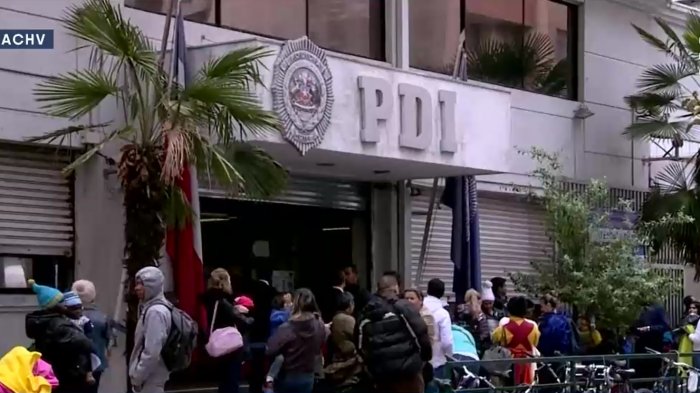 Inescrupuloso actuar de mafias que cobran dinero por puestos de atención en Extranjería