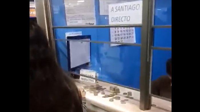 Gitano quiso pagar pasaje con puras monedas, empresa de bus no le aceptó el dinero y no lo dejó viajar