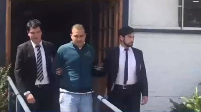 Le lanzó ácido en las piernas: Conductor de Beat atacó sexualmente a una mujer