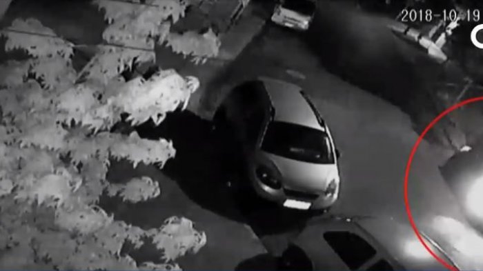 Violentos taxistas agredieron a un padre que viajaba con su hijo pensando que era un conductor de Uber