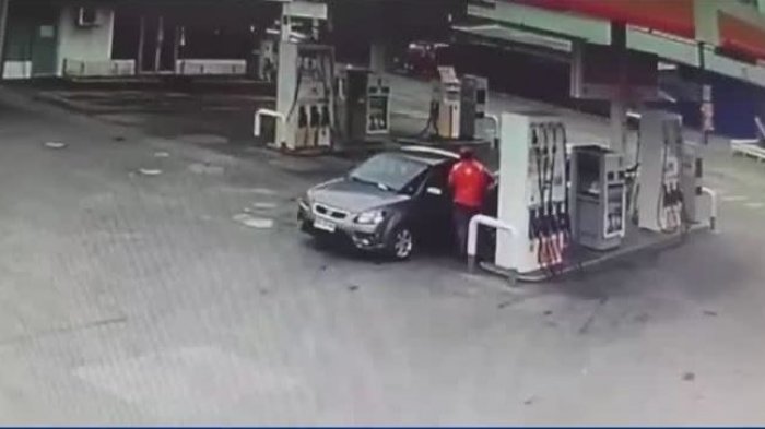 Automovilista que no quiso pagar la bencina arrastró por cinco cuadras al bombero