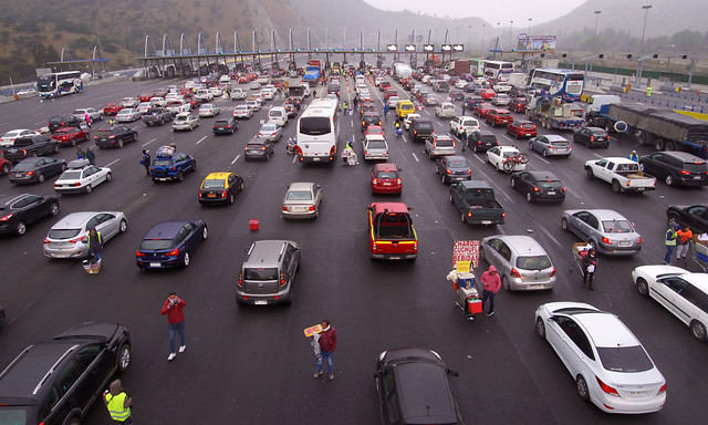Más de 500 mil vehículos saldrán de la capital durante este fin de semana largo