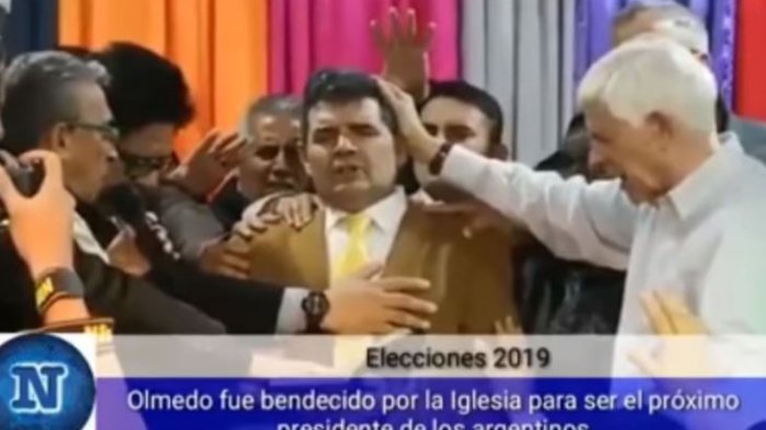 Evangélicos bendecían a candidato presidencial en Argentina y se cayó la tarima
