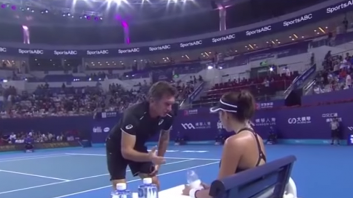 “¡Qué te jodan!” La tensa discusión entre una tenista y su entrenador en pleno partido