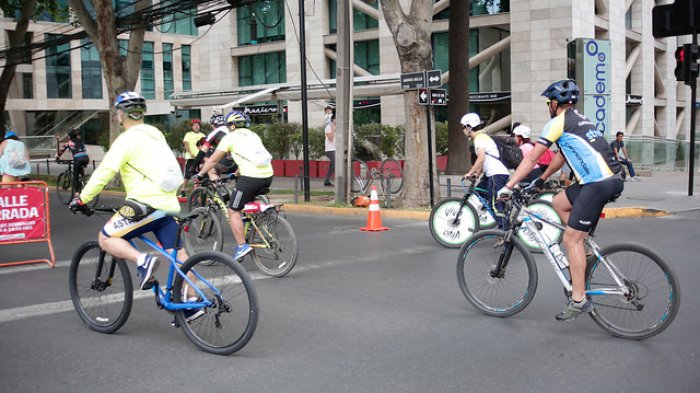Ojo con andar en bicicleta sobre la vereda: A partir de este domingo entra en vigor Ley de convivencia vial