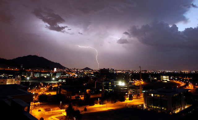 Bus de pasajeros que transitaba entre Temuco y Concepción fue afectado por la caída de un rayo