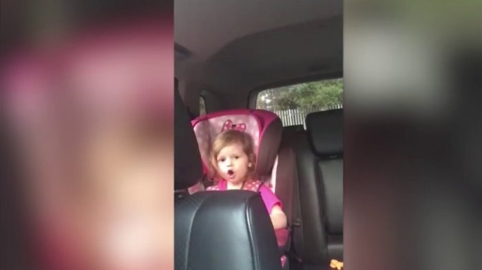 Pequeña fan de Queen sorprende cantando a la perfección Bohemian Rhapsody