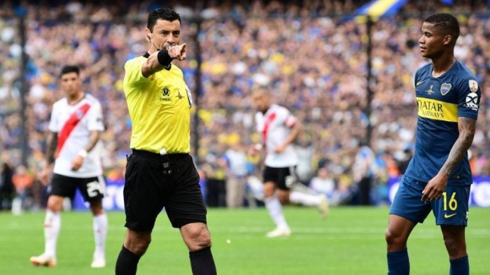 Nadie habló de Roberto Tobar: El brillante desempeño del mejor árbitro chileno en la final de la Libertadores