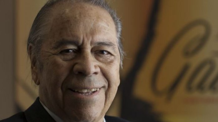 Los restos de Lucho Gatica son velados en México mientras que en Chile decretaron tres días de duelo