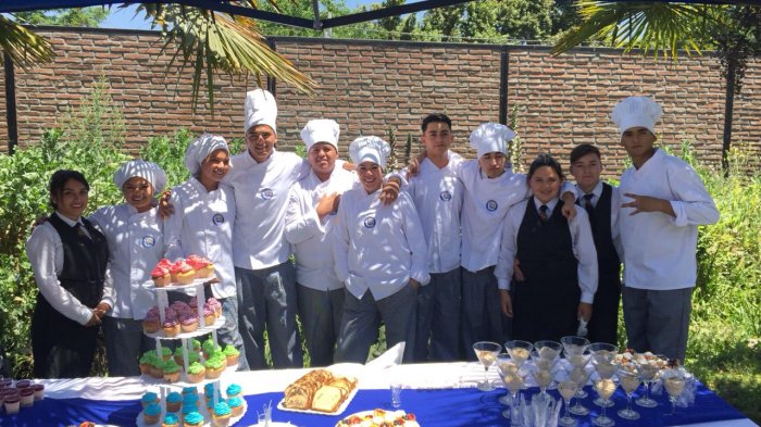 “Panaderías Terapéuticas”: Incentivan a alumnos de Colina para aprender nuevos oficios