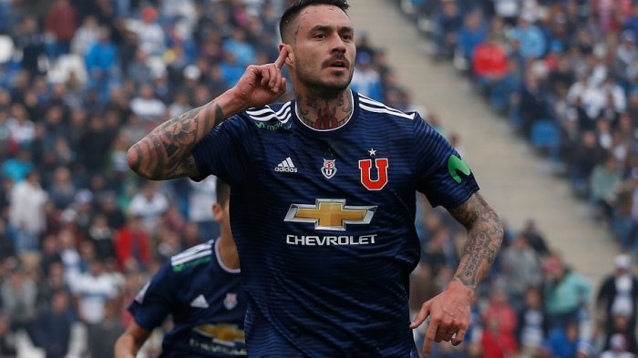 El fantasma de Pinilla: Los dolores de cabeza que el delantero ocasionó en la U tras confirmarse que sigue siendo parte del club