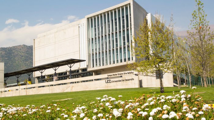 Estudiante fue acusado de violar a su compañera en el Paseo del Ombligo de la U. del Desarrollo