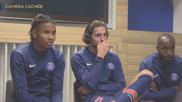 No escupir y levantar la mano para hablar con el árbitro: Las “nuevas reglas” del PSG