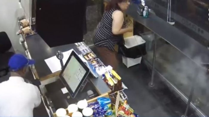 Se salvó de milagro: Delincuentes le dispararon a quema ropa a trabajador haitiano en una estación de servicios