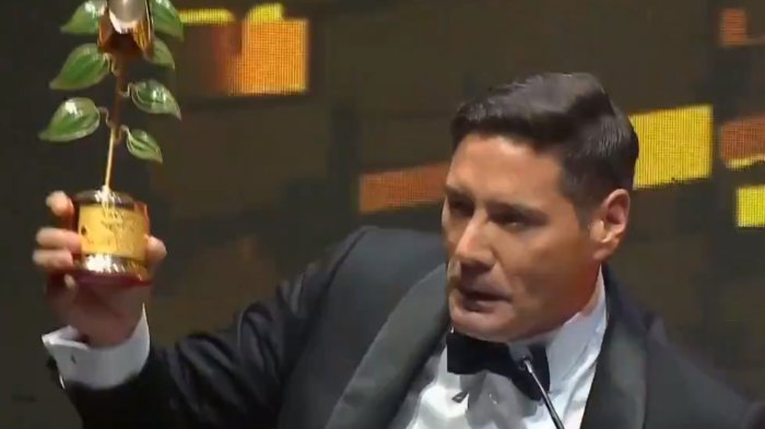 Reconocimiento para el pueblo mapuche y mejor salud pública: Mira el apasionado discurso de Pancho Saavedra en los Copihue de Oro