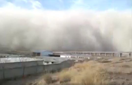 Tormenta de arena “se tragó” una ciudad de China en solo 5 minutos