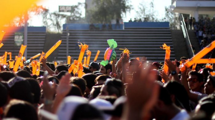 Pareja fue expulsada de un concierto por tener relaciones sexuales en primera fila