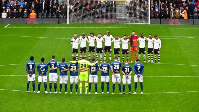 Le dedicaron un minuto de silencio, pero estaba vivito y coleando