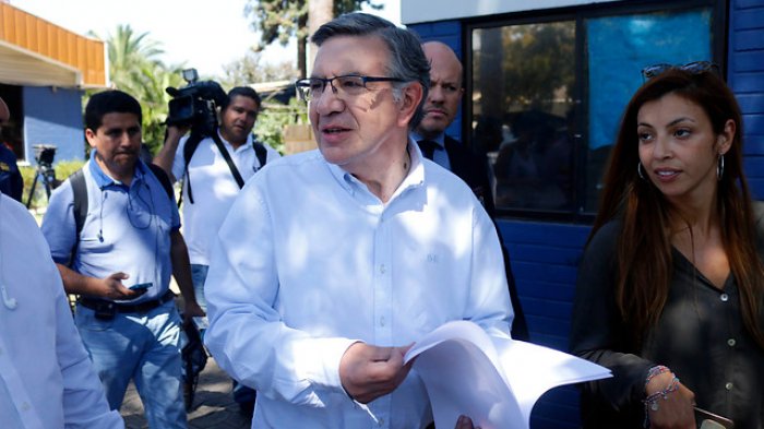 “Vertieron caca en los estanques”: Alcalde Lavín ratifica resolución de Fiscalía por mal olor del agua en Las Condes