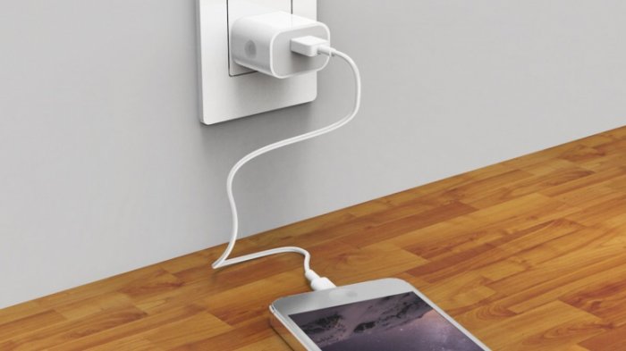 Mujer salió de la ducha, desenchufó su celular y murió por una descarga eléctrica en Los Vilos