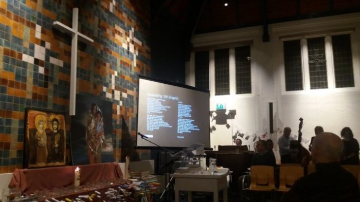 Familia deportada se refugió en una iglesia y la misa lleva más de 700 horas