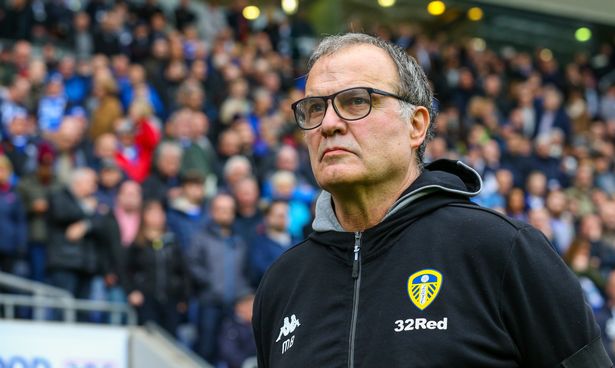 Teletón 2018: Marcelo Bielsa donó una camiseta del Leeds firmada por él para la 'Rematatón'