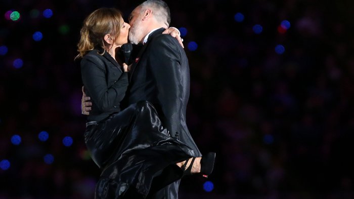 Katherine Salosny y Luis Jara: El apasionante beso que subió la temperatura del Nacional