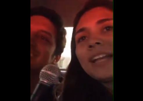 El taxi karaoke: La ingeniosa idea de un conductor para ganar la lucha diaria por pasajeros