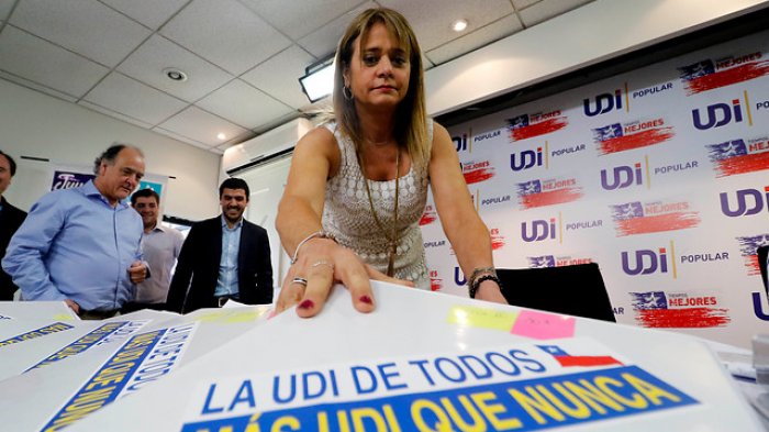 #FirmesConLaCoca: El hashtag de la UDI que ha desatado ola de burlas por las redes sociales