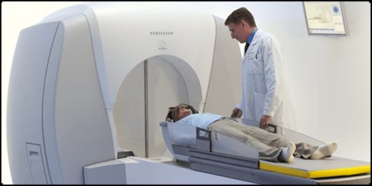 Corte Suprema ordenó a Isapre Vida Tres proporcionar costosa cirugía a paciente con tumor cerebral