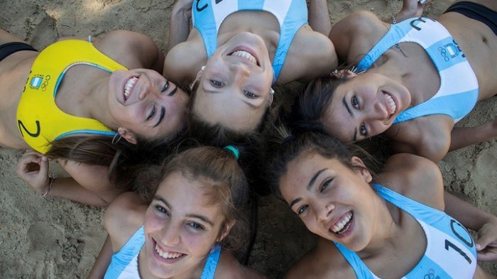 Conoce a las Kamikazes, las campeonas olímpicas que la rompen en el beach handball