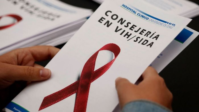 Diputado RN vinculó a migrantes con alza del VIH en Chile: 