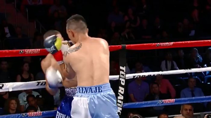 Terrible knock out dejó en otra galaxia a boxeador a los 44 segundos de iniciada la pelea