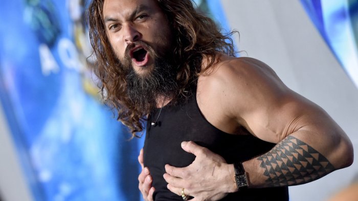 Jason Momoa sorprende con danza Haka en la premiere de Aquaman