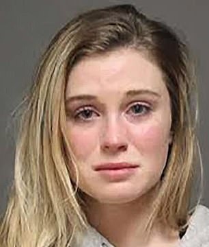 Fiscalía de EE.UU. retiró cargos de agresión contra mujer que rompió la nariz de su pareja