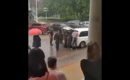 Detienen cortejo fúnebre cuando familiares se dieron cuenta que el ataúd de la fallecida se movía