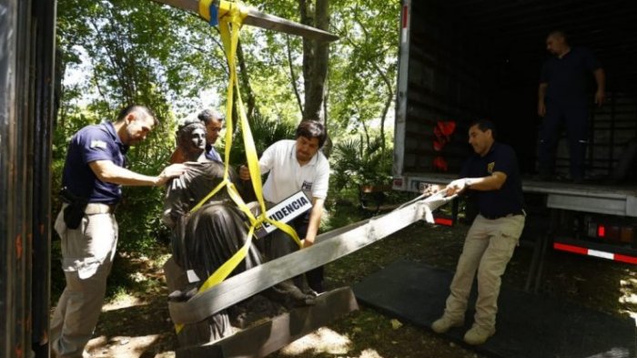 Robo de arte: Sin hacer declaraciones llegó Raúl Schüler hasta la Fiscalía Regional de Rancagua
