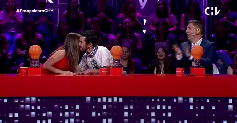 Este es el regalo que Alan González le dio a Karina Álvarez por su desempeño en Pasapalabra - Parte 2