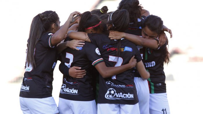 La pasión no lo cubre todo: Jugadora de Palestino trabaja como guardia en sus tiempos libres