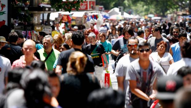 Ya no somos 17 millones: INE informó nueva cifra de población en Chile según Censo 2017